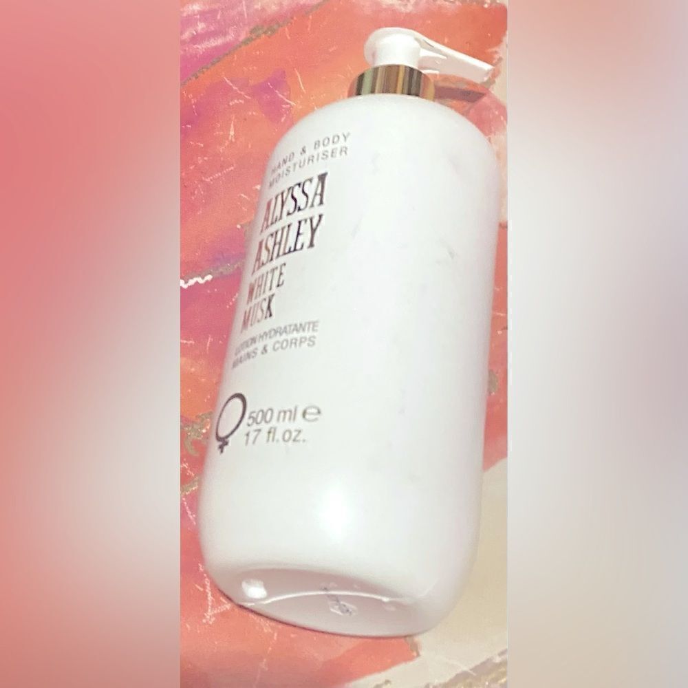 🛍️Hand &Body moisturizer By Alyssa Ashley White Musk 500ML🎉